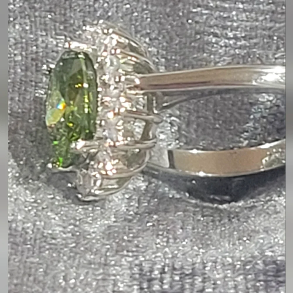 925S Genuine Peridot Flower Ring - Picture 13 of 13